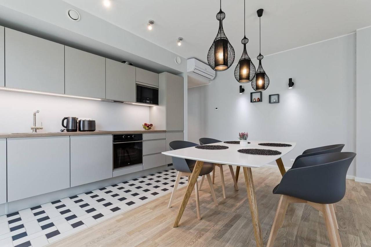 Central Apartments, Quiet With Free Parking And Ac. Tallinn Bagian luar foto