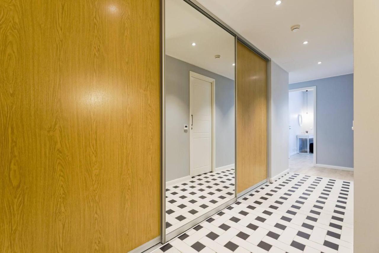 Central Apartments, Quiet With Free Parking And Ac. Tallinn Bagian luar foto