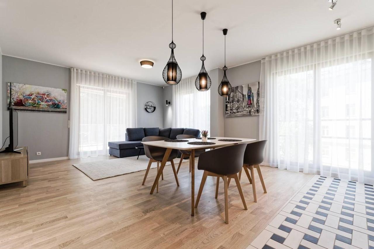 Central Apartments, Quiet With Free Parking And Ac. Tallinn Bagian luar foto