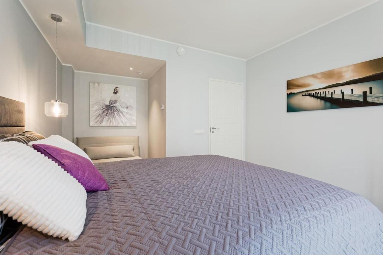 Central Apartments, Quiet With Free Parking And Ac. Tallinn Bagian luar foto