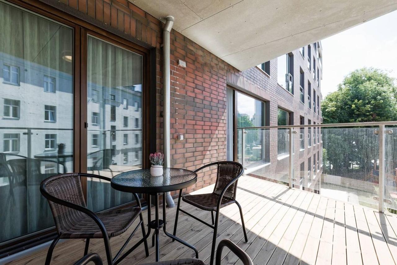 Central Apartments, Quiet With Free Parking And Ac. Tallinn Bagian luar foto