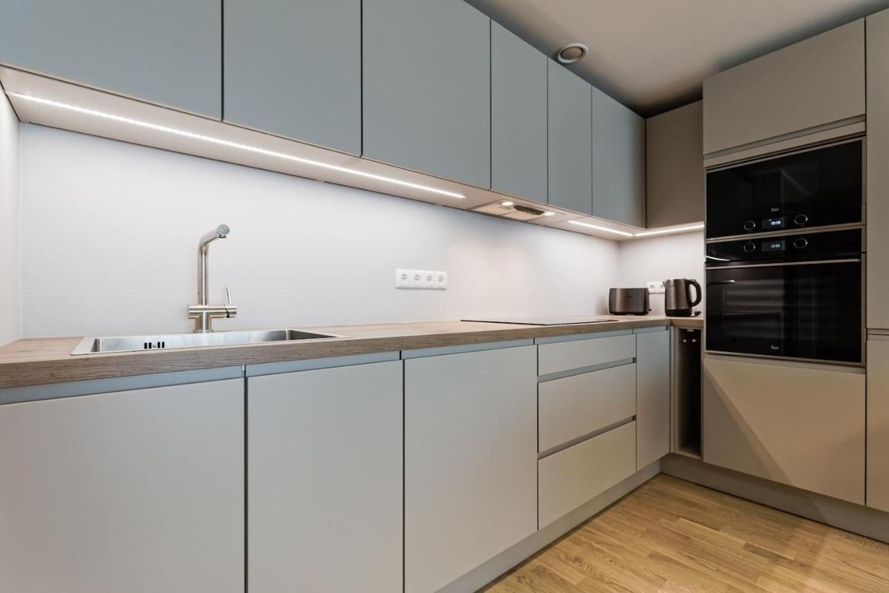 Central Apartments, Quiet With Free Parking And Ac. Tallinn Bagian luar foto