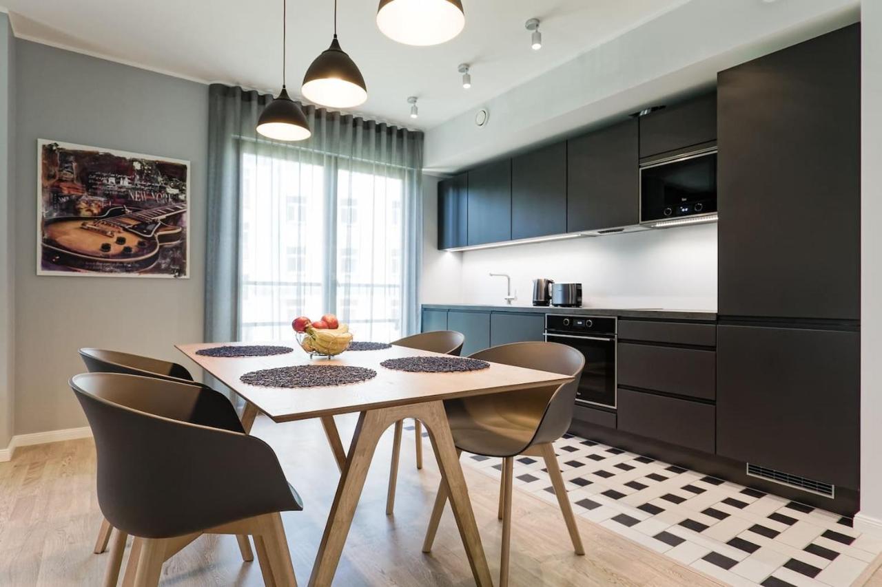 Central Apartments, Quiet With Free Parking And Ac. Tallinn Bagian luar foto