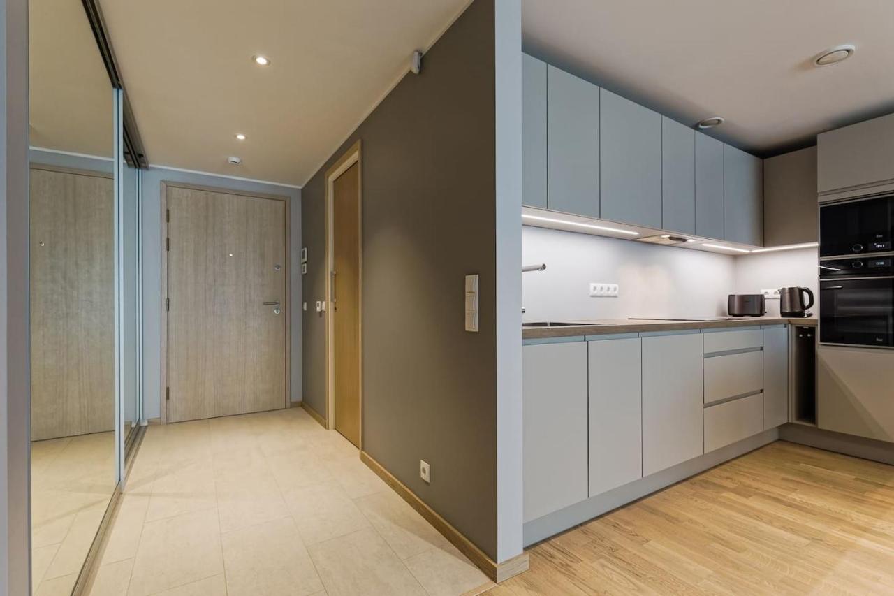 Central Apartments, Quiet With Free Parking And Ac. Tallinn Bagian luar foto