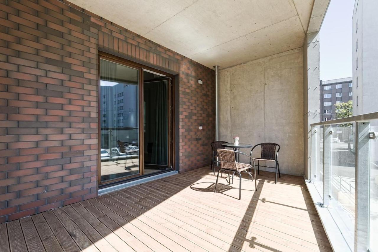 Central Apartments, Quiet With Free Parking And Ac. Tallinn Bagian luar foto