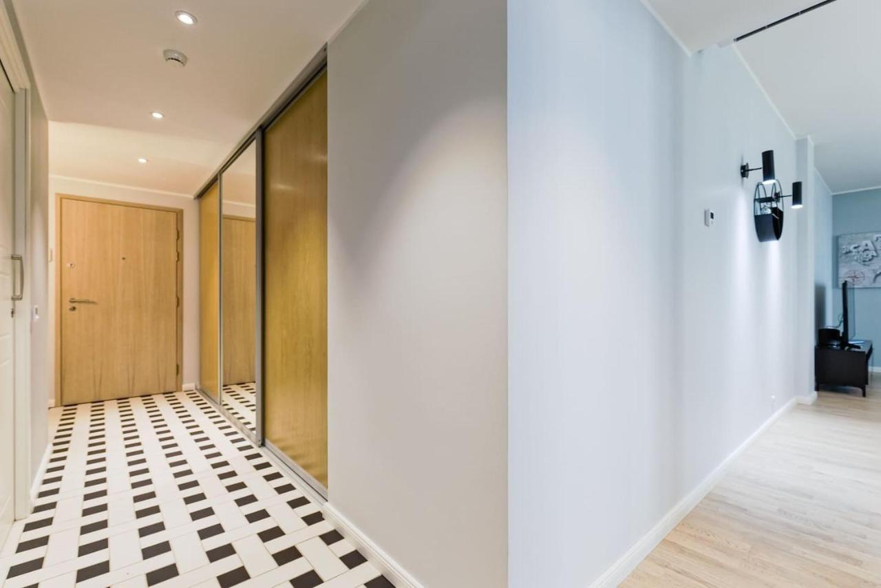 Central Apartments, Quiet With Free Parking And Ac. Tallinn Bagian luar foto