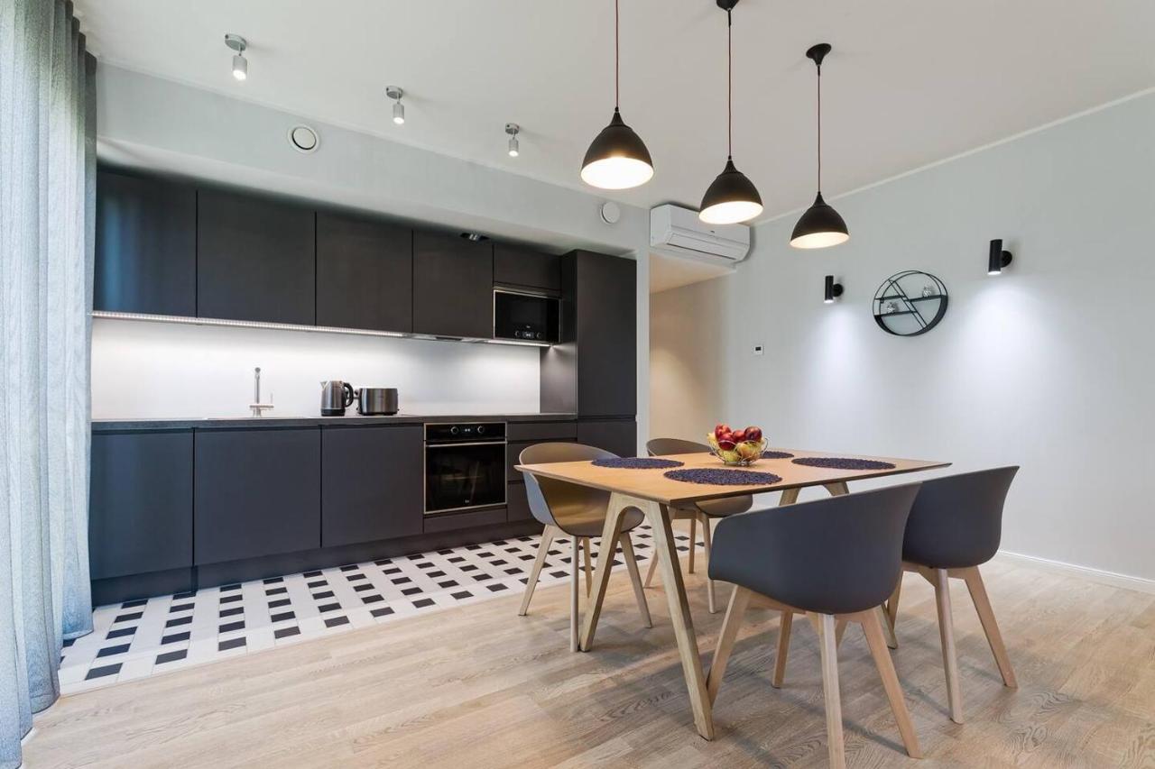 Central Apartments, Quiet With Free Parking And Ac. Tallinn Bagian luar foto