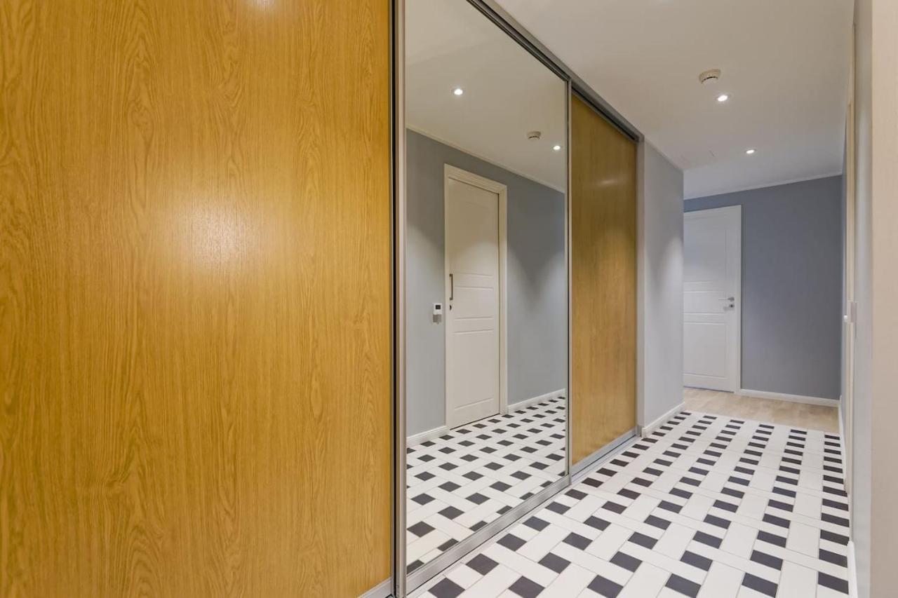 Central Apartments, Quiet With Free Parking And Ac. Tallinn Bagian luar foto